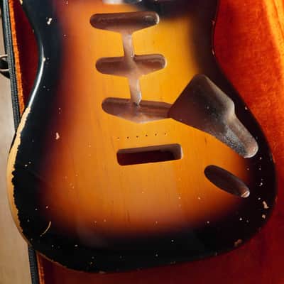 Freakaster Stratocaster Relic Body 3 Tone Sunburst image 6