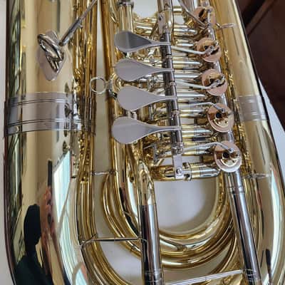 New Alexander 163 CC Tuba, Key of C, Yellow Brass, 5 valves, Lacquered, with Garland image 4