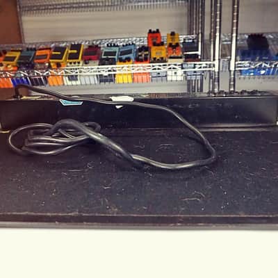 Furman SPB-8 Stereo Pedal Board and Power Conditioner image 2