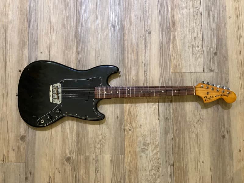 FENDER - Musicmaster Black 1978 + Housse