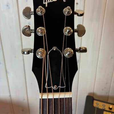 Gibson J-45 Standard 2025 - Honey Burst image 4