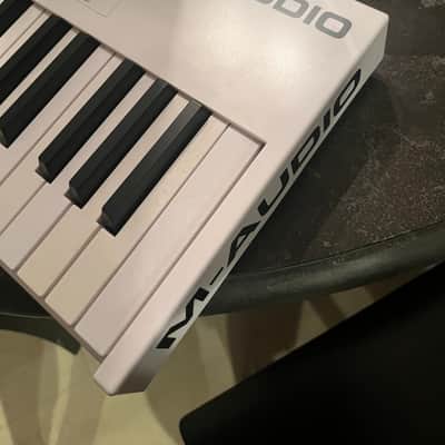 M-Audio Code 49 USB MIDI Keyboard Controller 2010s - White image 8