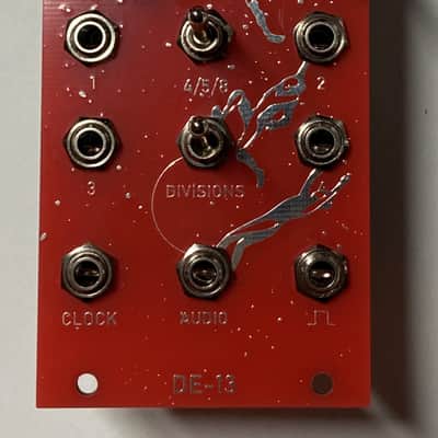 DE-6 - Nødsignal Djupviks Elektronik Djupviks Elektronik DE-6 - Nødsignal - Eurorack Module on ModularGrid