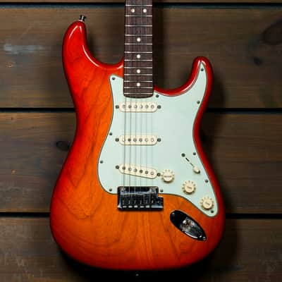 Fender Custom Shop Custom Deluxe Stratocaster | Reverb