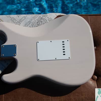 2020 Fender MIJ Hybrid '50s Stratocaster with Maple Fretboard 2018 - US Blonde - Pro Set Up w Perfect Frets/Action/Intonation! image 4