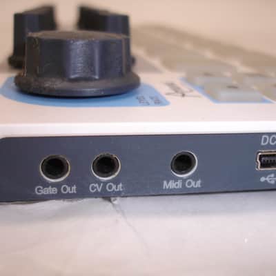 Arturia BeatStep USB/MIDI/CV Pad Controller Sequencer image 7