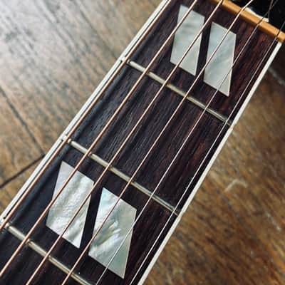 Gibson hummingbird 2003 - Burst image 3