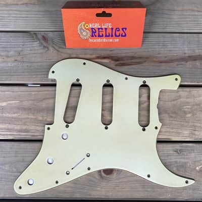 Real Life Relics Mint Green Fender® 62 Stratocaster® Pickguard 3 Ply 11 Hole SSS   [PGV3]