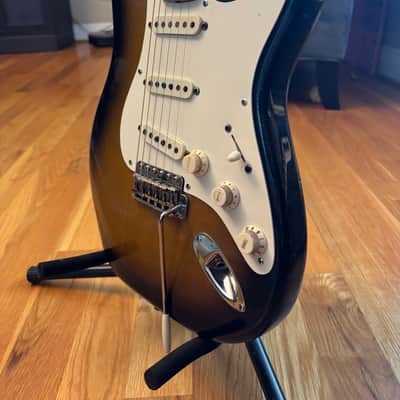 1984 Fender American Vintage '57 - AVRI 1957 Reissue Stratocaster - Sunburst - w/Case image 3