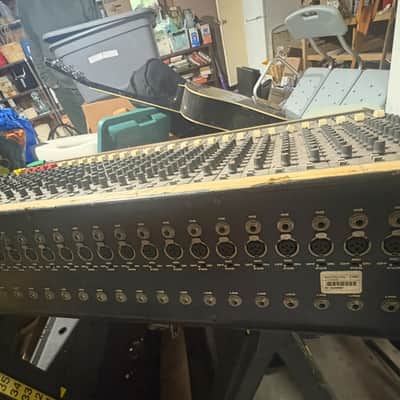 Soundcraft Series 200B 16-Channel 4-Bus Mixing Console 1980s - Black image 4
