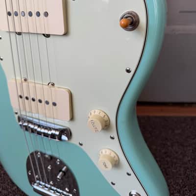 Fender American Vintage Thin Skin '62 Jazzmaster Daphne Blue image 16
