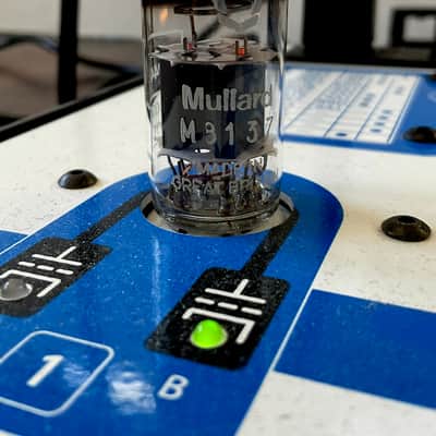 VINTAGE 1977 MULLARD 12AX7 / M8137 / CV4004 / M8137 / BOX PLATE MIL SPEC MADE IN THE UK MITCHAM FACTORY - VERY GOOD CONDITION image 9
