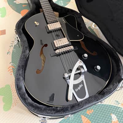 Godin 5th Avenue Uptown GT 2011 Black w/ Gator Hardshell Case image 2