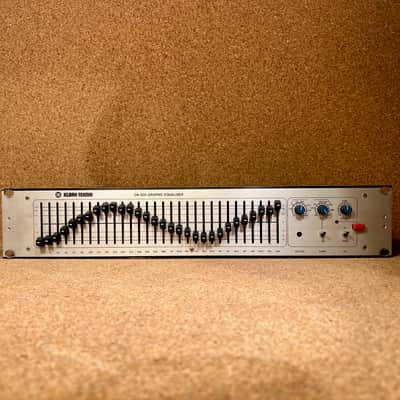 Klark Teknik DN300 GraphicEQ – Serviced – Warranty image 3
