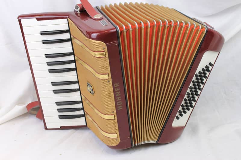 8234 - Red Gold Hohner Starlet Piano Accordion MM 26 40 image 1
