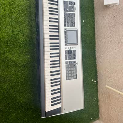 Roland Fantom-X8 88-Key Workstation Keyboard 2003 - 2004 - Silver