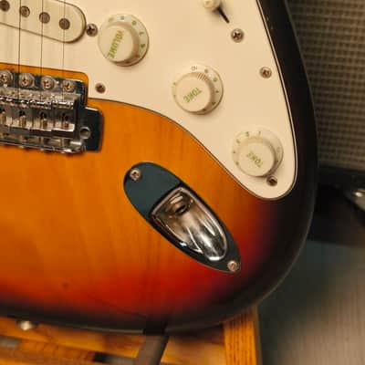 Fender Stratocaster with 3-Bolt Neck, Maple Fretboard 1975 Sunburst image 4