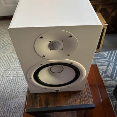 Yamaha HS8 8" Powered Studio Monitor (Pair) 2015 - Present - White image 6