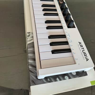 **LIKE NEW-IN BOX-ONE OWNER-Arturia KeyStep 37 MIDI Controller 2021 - 2025 - White image 9