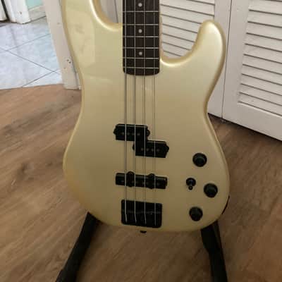 Fender Duff McKagan Precision Bass 2015 - Pearl White image 14