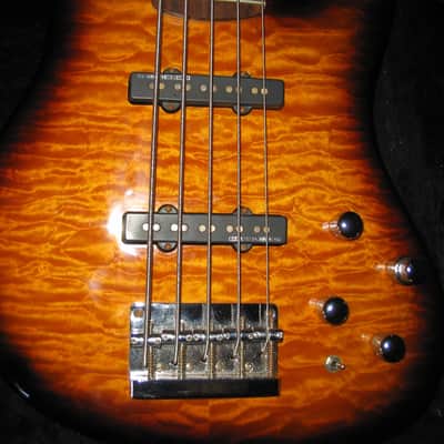Fender Deluxe 24 Jazz Bass Quilted Maple image 2