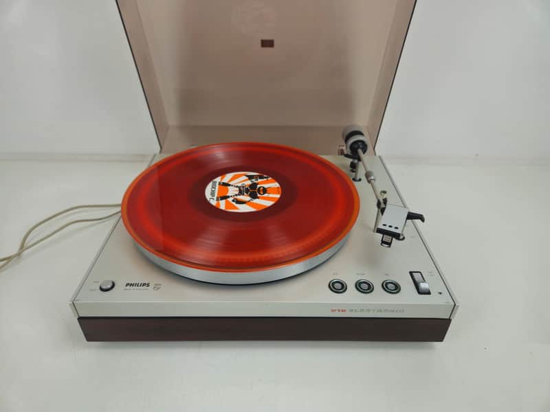 Philips - 212 - Sprung Chassis Belt-Drive Turntable GP400 - New belt image 1