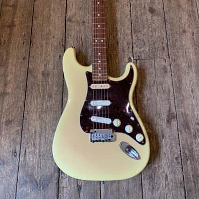1994 Fender Stratocaster Deluxe Plus in Blonde finish & hard shell case image 17