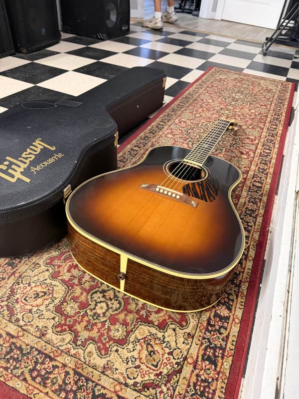 Gibson J-45 Custom