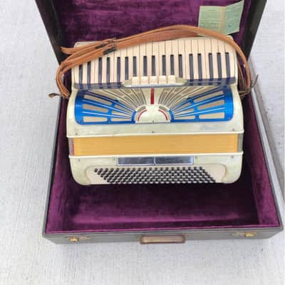 Caralli Full Size Accordion * Excellent image 3