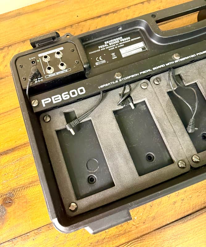 Behringer "PB-600" Pedalboard + Cables + Power Supply image 1