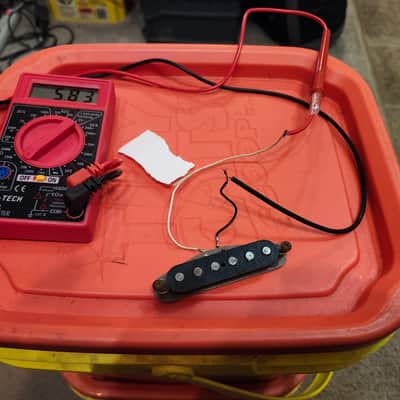 FENDER STRATOCASTER PICKUP 1976 grey bottom, rewound, reads 5.83 image 1