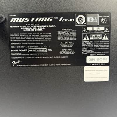Fender Mustang I V.2 2015 - Black with silver/gray cloth image 9
