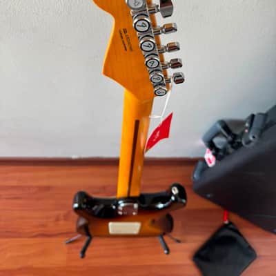 Fender American Ultra Stratocaster 2021 - Ultraburst image 3