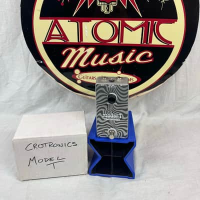 Crotonics Model T Distortion Pedal with Box image 1