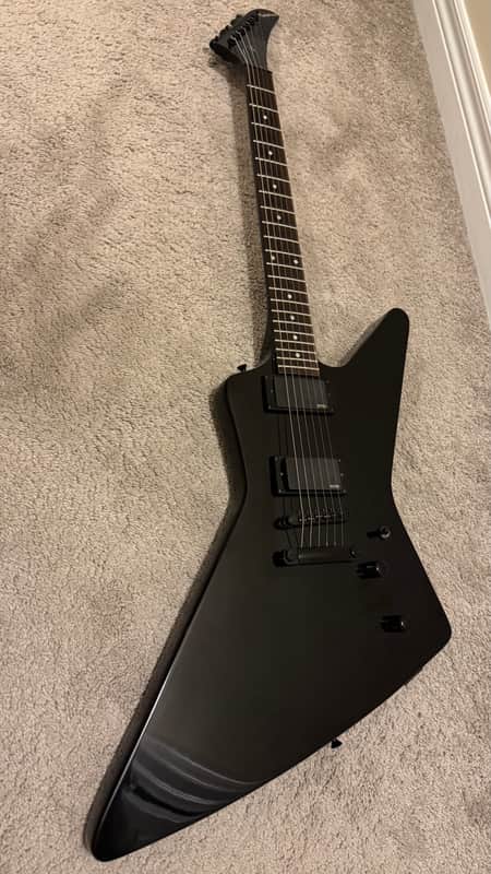 ギター Epiphone LTD 1984 Exploler EX Ebony DISC Epiphone 1984 Explorer EX w/ EMG's, Ebony at Gear4music