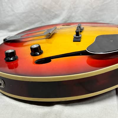 Fender Coronado I 1 Semi-Hollowbody Guitar with Case - Sunburst image 15