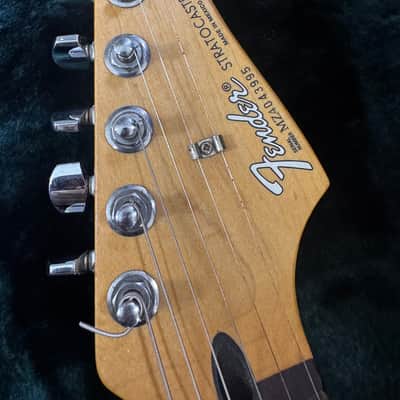 Immagine Fender Standard Stratocaster with Maple Fretboard 1998 - 2005 - Midnight Wine - 6