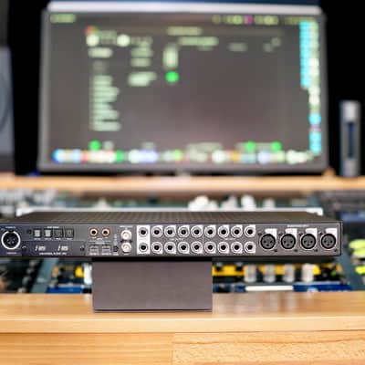 Universal Audio Apollo 8 QUAD Thunderbolt Audio Interface Silver image 2