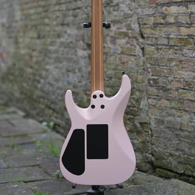 Jackson American Series Virtuoso™, Streaked Ebony Fingerboard - Satin Shell Pink image 15
