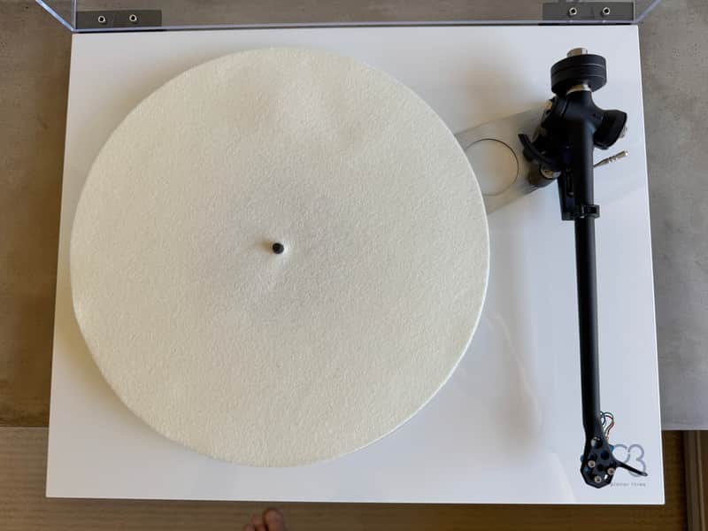 REGA Planar 3 (P3) White • BONUS: Elys 2 / REF EBLT / White Wool Mat • MINT • Just 5 hours of use!