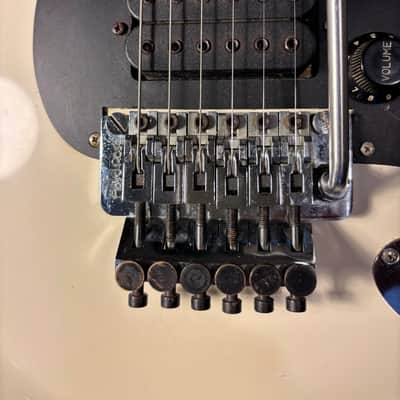 Kramer Pacer Deluxe with Maple Fretboard 1983 - 1987 - White image 4