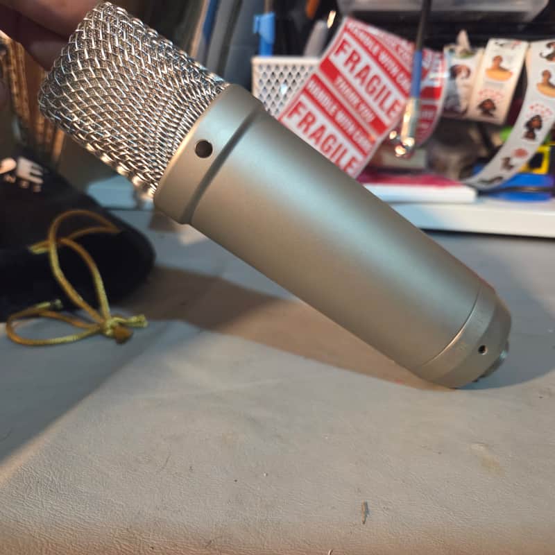 RODE NT1-A Large Diaphragm Cardioid Condenser Microphone 2002 - Present - Silver image 1
