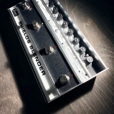 Fender Shields Blender Limited Edition 2023 - Silver / Black image 3