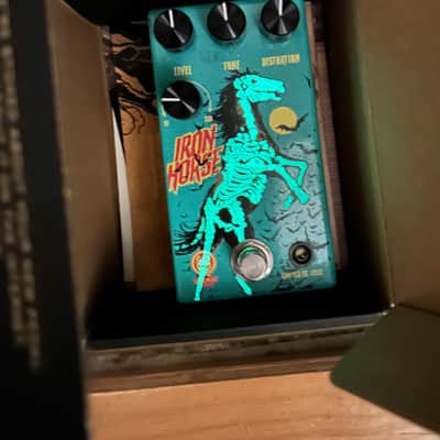 Walrus Audio LTD. Edition Halloween Iron Horse v3 2022 - glow in the dark