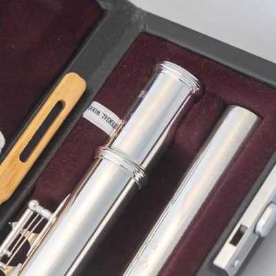 Yamaha YFL-481H All Silver Intermediate Flute *Open-hole *B-foot *Made in Japan *Cleaned and Serviced image 4