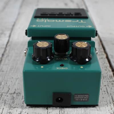 Boss TR-2 Tremolo Pedal Electric Guitar Effects Pedal Vintage Tremolo Effects image 10