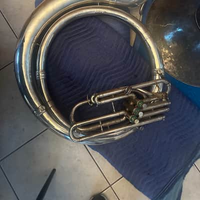 King 2350 BBb Sousaphone with detachable cluster, includes case. image 15