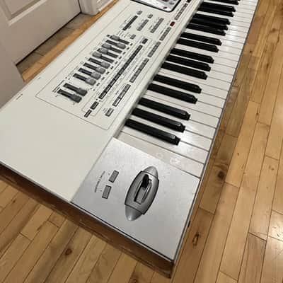 Korg Pa2X Pro 76-Key Professional Arranger Keyboard 2000s - Silver image 3