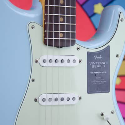 Fender Limited Edition Vintera® II Road Worn® '60s Stratocaster®, Rosewood Fingerboard, Sonic Blue image 5
