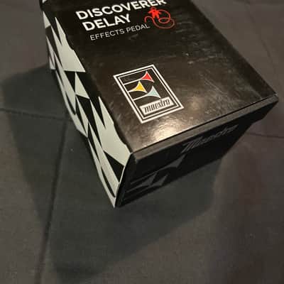 Maestro Discoverer Delay 2022 - Present - Black Graphic Bild 3